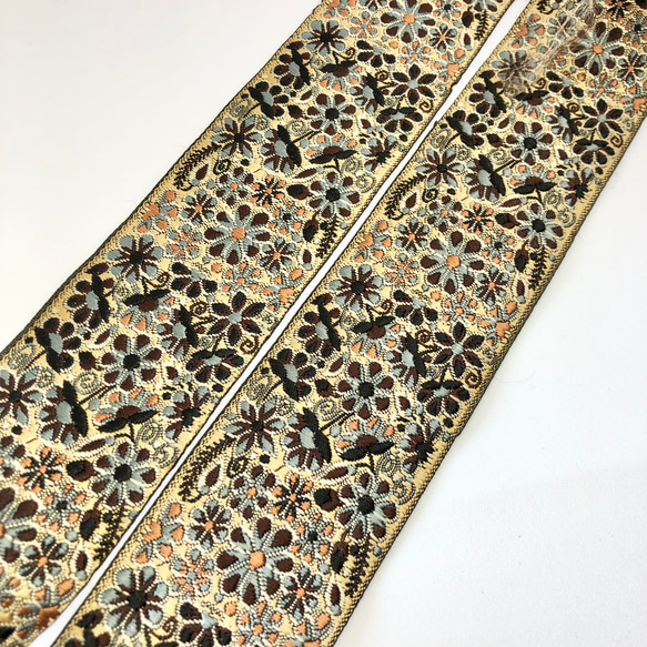 【50cm単位】ベージュグレー小花  インド刺繍リボンハンドメイド材料　りぼん素材 1枚目の画像