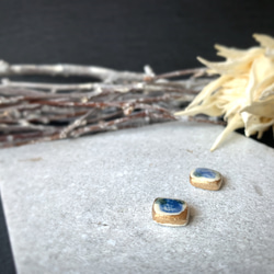 スクエア 絵付 陶器 金継ぎ ライン ピアス イヤリング ノンホールピアス 小さい 小ぶり シンプル 和モダン ブルー 2枚目の画像