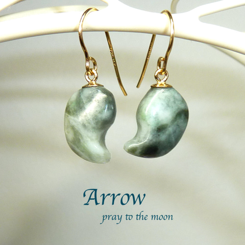 日本の国石＊糸魚川翡翠勾玉ピアス／濃緑色☆14KGF ピアス（フック