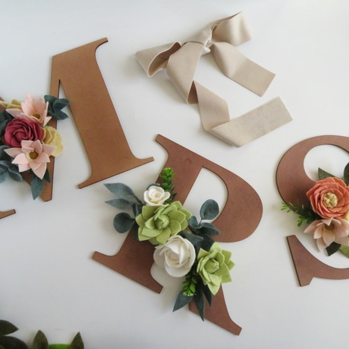 アルファベット木製レターオブジェ フェルトのお花 壁飾り その他