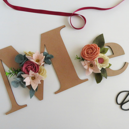 アルファベット木製レターオブジェ フェルトのお花 壁飾り その他