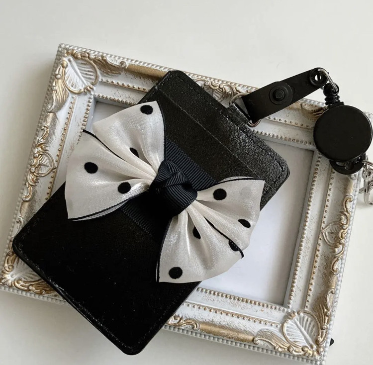 ブレスレットケース　グラフリボン付き ボウ ジュエリー コレクション | Graff