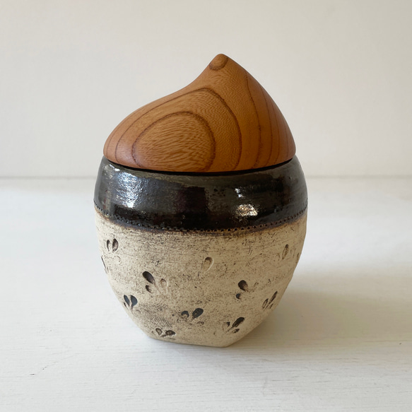 備前焼　黒茶色の陶器の花瓶 中型 備前焼黒茶色の陶器の花瓶 中型