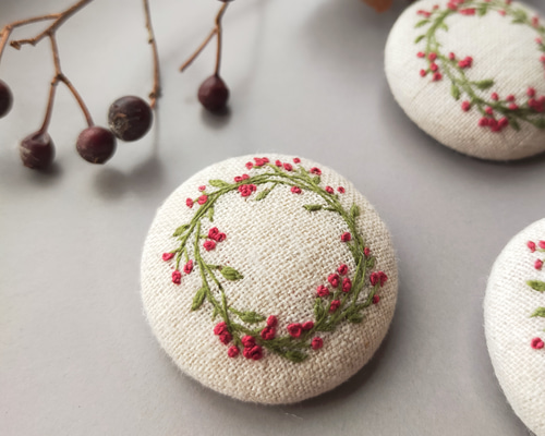 バラの刺繍 ブローチ/ヘアゴム - こげら's GALLERY | minne 国内