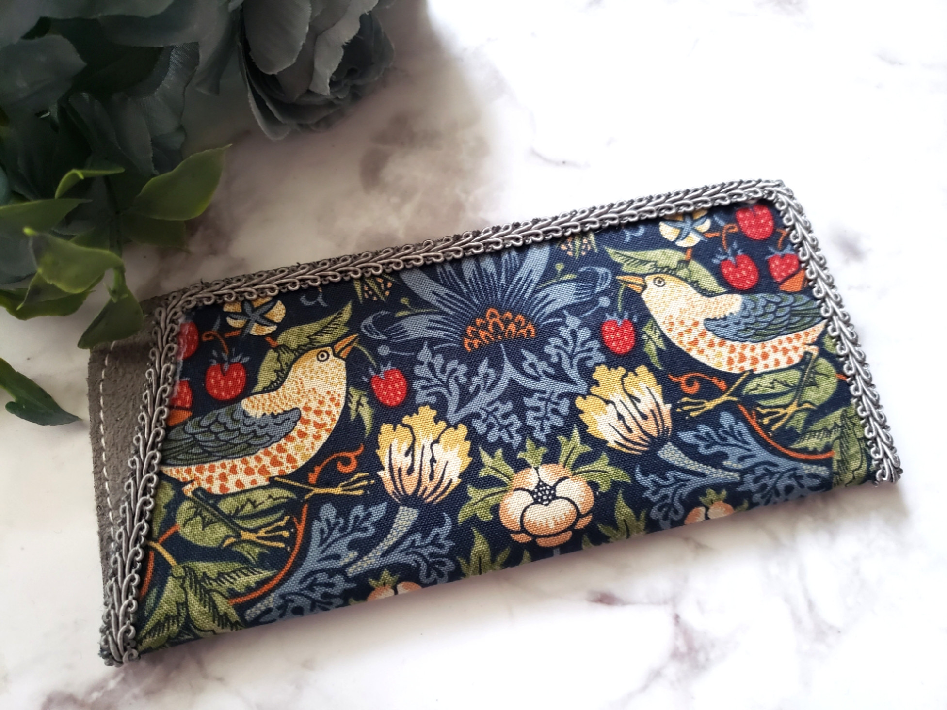 Morris Collection ティッシュケースカバー いちご泥棒/ネイビー