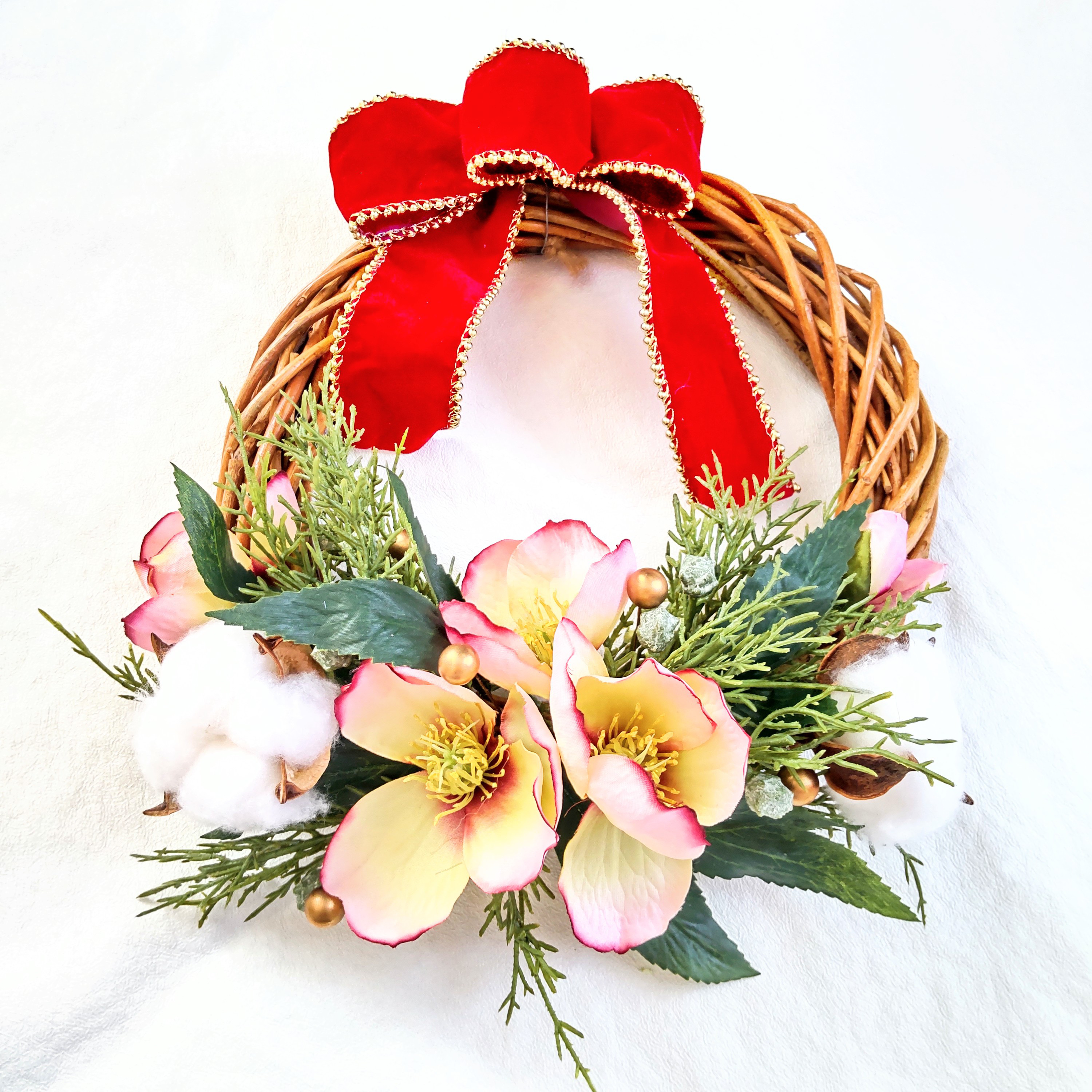 早割クリスマス、外国の絵本のような ナチュラルで華やかなXmasリース クリスマスローズ コットン パーティ