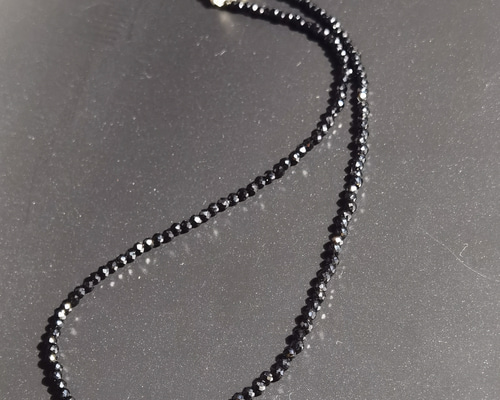 秋の定番ジュエリー 天然黒スピネルカット玉1連 ネックレス ネックレス