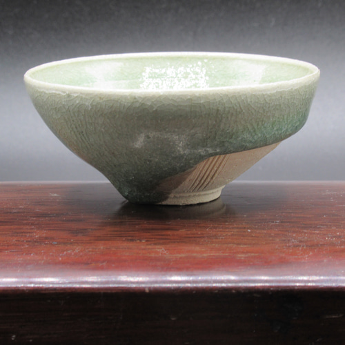 珠光青磁 茶色い渦巻き模様の陶器ボウル 難