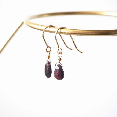 ブラックオパールのドロップピアス》 ピアス（フック・チェーン