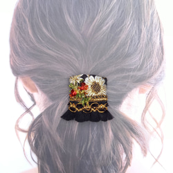 縁起物ざくろ&インド刺繍リボンのポニーフック(吉祥果・ザクロ・柘榴・ヘアアクセサリー・チロリアンテープ) 2枚目の画像