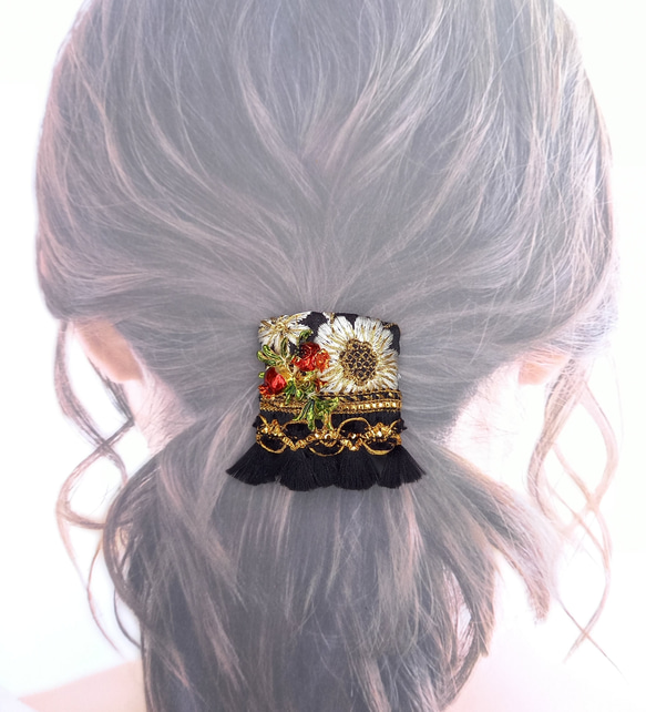 縁起物ざくろ&インド刺繍リボンのポニーフック(吉祥果・ザクロ・柘榴・ヘアアクセサリー・チロリアンテープ) 2枚目の画像