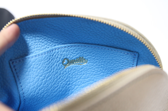 ポーチM トリヨンクレマンス　シャンパンゴールド×ブルー 5枚目の画像
