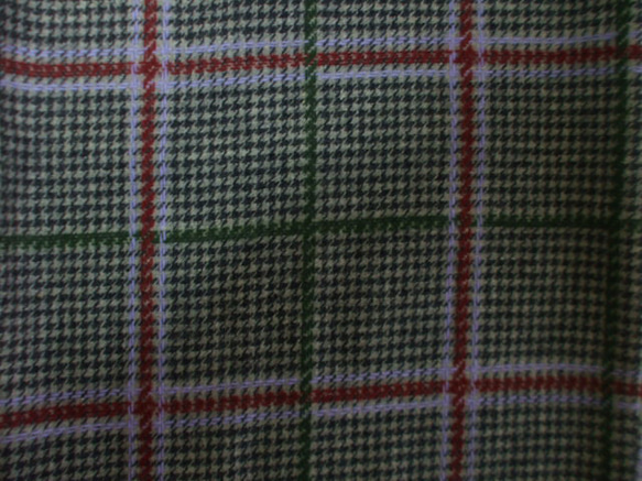 ウール混素材　薄いグレー×濃いグレー千鳥柄＋赤＆ムラサキ＆緑チェック柄　はんぱ丈パンツ　Ｍ～Ｌサイズ 5枚目の画像