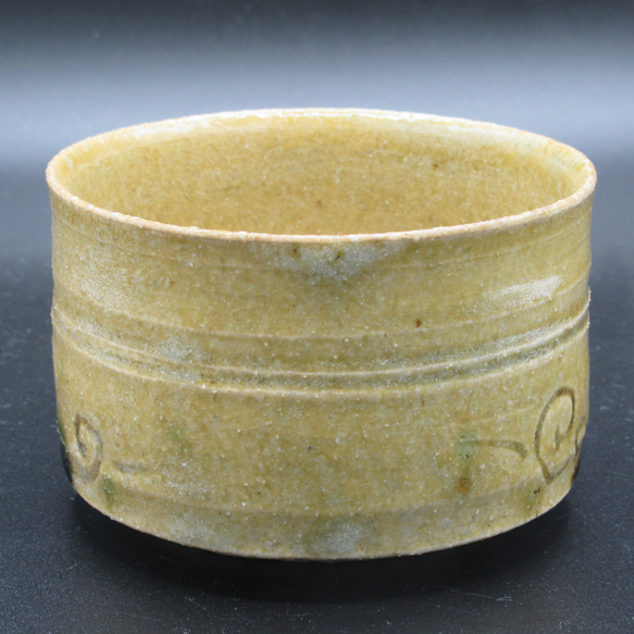 黄瀬戸筒茶碗・秋草紋様（薪釜焼成）　創作陶器 3枚目の画像