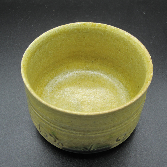 黄瀬戸筒茶碗・秋草紋様（薪釜焼成）　創作陶器 6枚目の画像