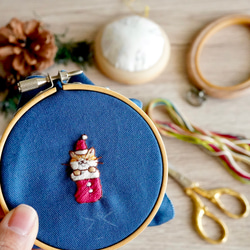 [[刺繍キット]クリスマスネコ②ブーツネコ 手刺繍飾り 10枚目の画像