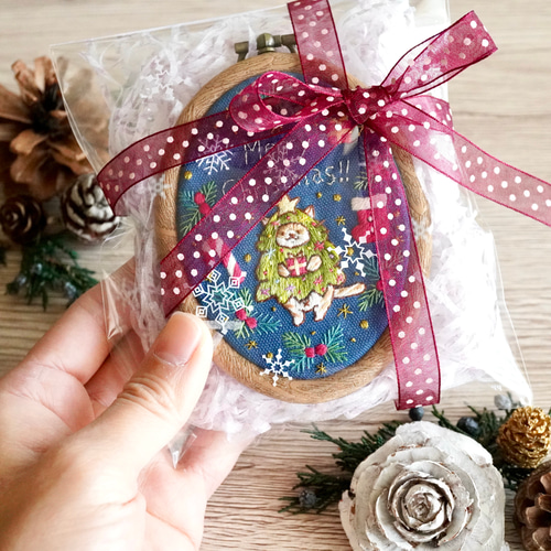 刺繍キット]クリスマスネコ③ツリーネコ 手刺繍飾り キット moha