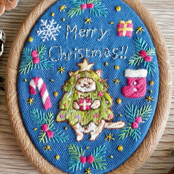 [刺繍キット]クリスマスネコ③ツリーネコ 手刺繍飾り 12枚目の画像