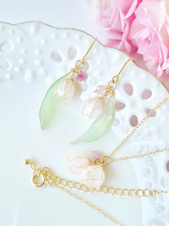 ピアス/イヤリングネックレスセット 鈴蘭 天然石 ピンク ピアス/イヤリングネックレスセット 鈴蘭 天然石 ピンク