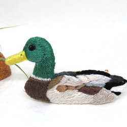 【リニューアル】マガモ☆鳥の刺繍ブローチ 1枚目の画像