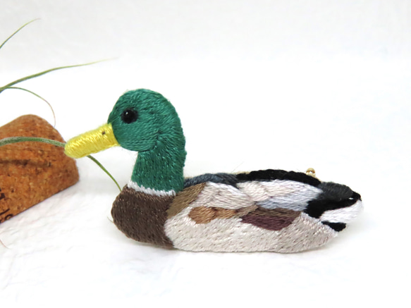 【リニューアル】マガモ☆鳥の刺繍ブローチ 1枚目の画像