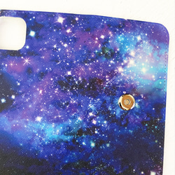 星と銀河の宇宙柄 ショルダーストラップ付き 三つ折り手帳型スマホケース 6枚目の画像