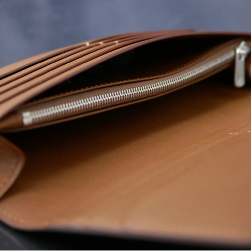 ヌメ革　UKブライドルレザー　セドウィック社　ハーフウォレット　こげ茶/生成り ヌメ革 UKブライドルレザー セドウィック社 ハーフウォレット こげ茶