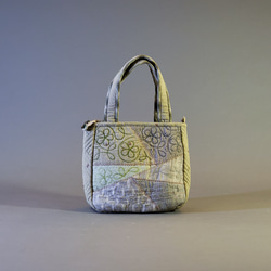 【槑さん手作りバッグ】パッチワーク刺し子小花刺繍～パッチワークバッグ 手縫いバッグ ハンドバッグ 2枚目の画像