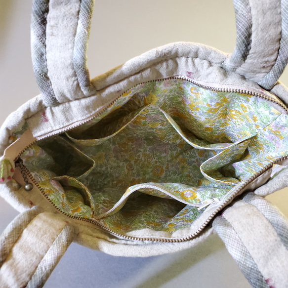【槑さん手作りバッグ】パッチワーク刺し子小花刺繍～パッチワークバッグ 手縫いバッグ ハンドバッグ 3枚目の画像