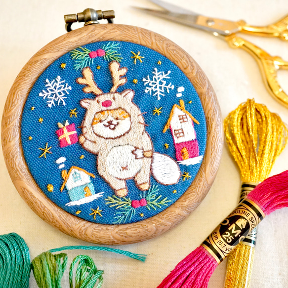 [刺繍キット選べる2点セット]クリスマスネコちゃん手刺繍飾り2点セット 2枚目の画像