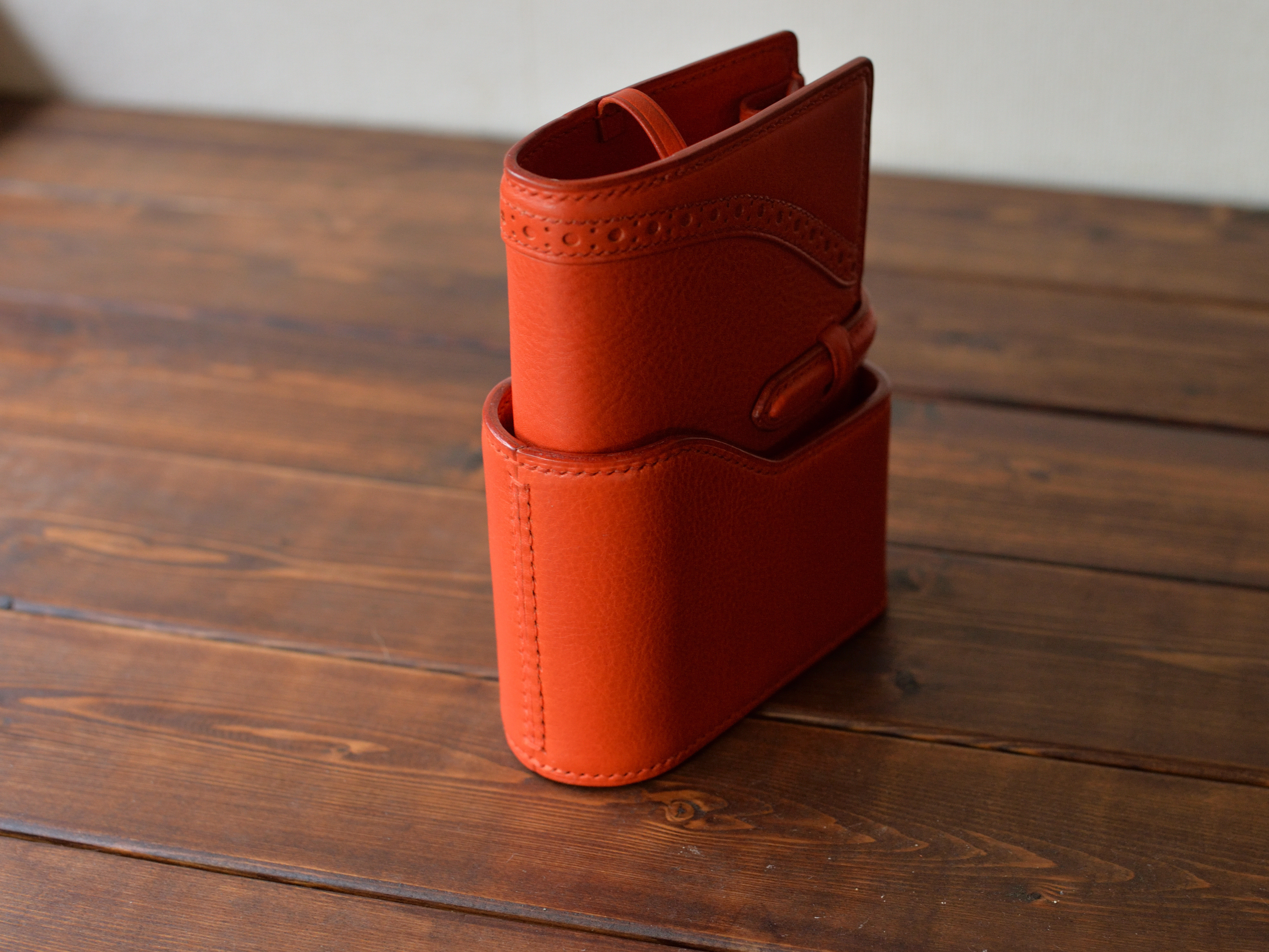 システム手帳　ミニ６穴サイズ　スタンド型ケース付き　オレンジ