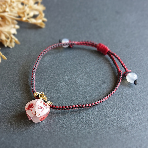 和柄鬼灯 -彼岸花・赤- のマクラメブレスレット ブレスレット を