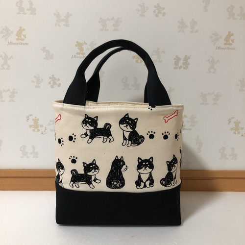 1363．ラスト1点 可愛い 黒柴柄 ランチバッグ 黒 柴犬 お散歩
