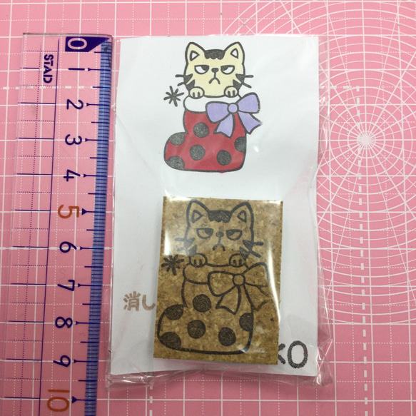 【完成品】1点限り☆消しゴムはんこ　サンタのくつ猫 2枚目の画像