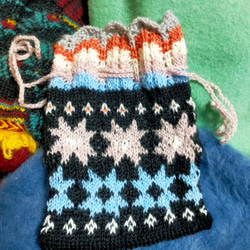 ラトビア柄 手編み巾着袋 ウール100% 5枚目の画像