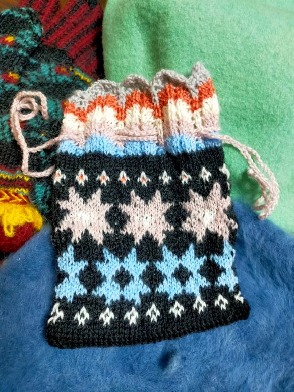 ラトビア柄 手編み巾着袋 ウール100% 5枚目の画像