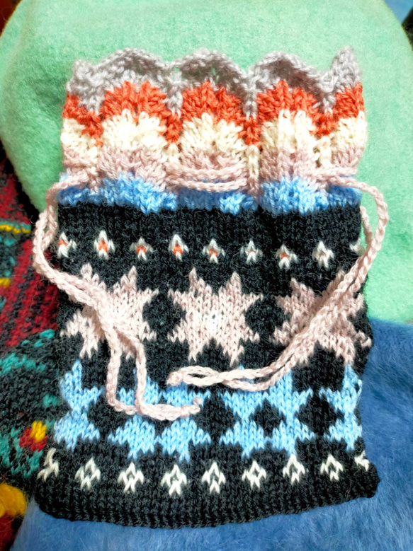 ラトビア柄 手編み巾着袋 ウール100% 3枚目の画像