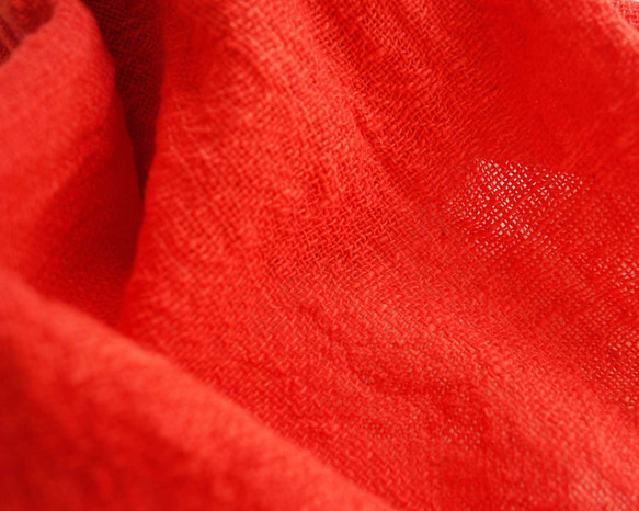 【CREOLE】手紡ぎ手織り大判ストール・赤 2枚目の画像