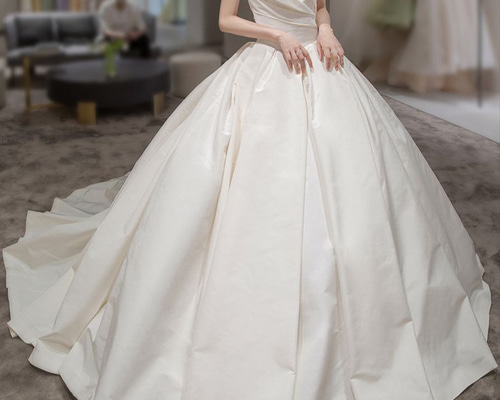 値下げ【新品】ウェディングドレス チューブトップ サテン生地 値下げ【新品】ウェディングドレス チューブトップ サテン生地