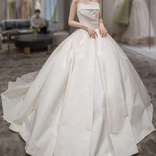 プリンセスライン エレガント 光沢サテン チューブトップ/デート/音楽