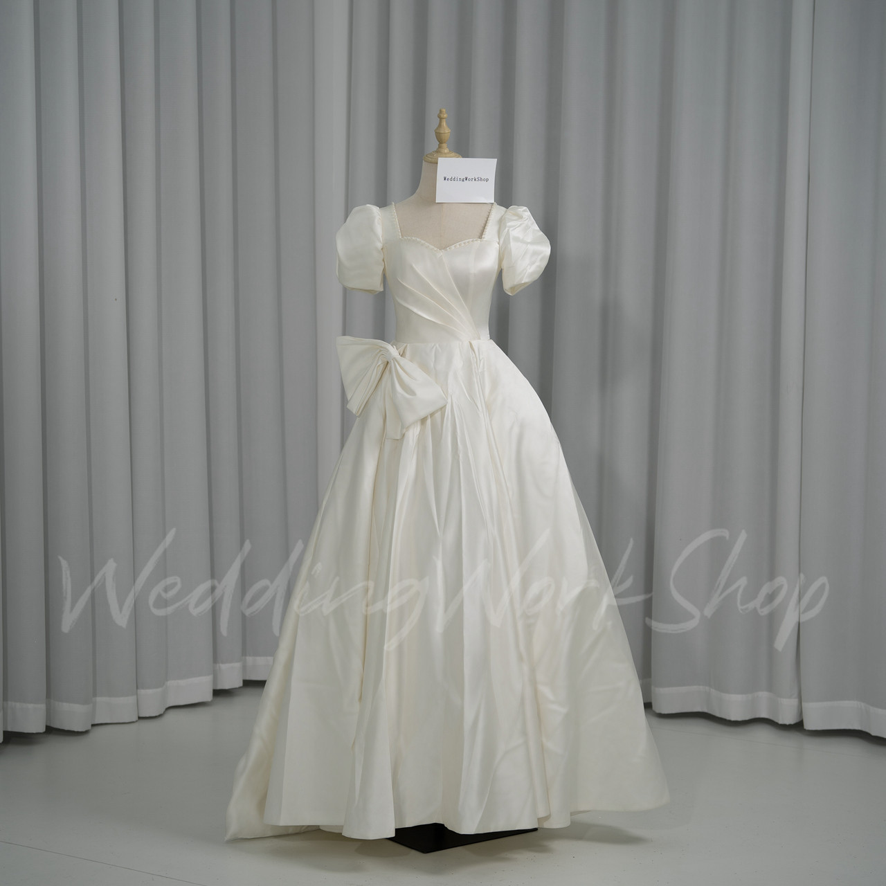 美品！光沢サテン パフスリーブ　プリンセスライン結婚式/二次会/花嫁/フランス風G084