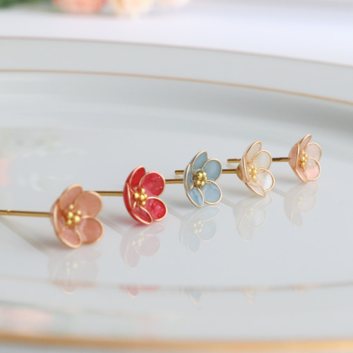 小さな小さなお花のピアス/イヤリング ピアス（スタッド・一粒