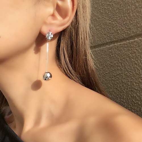 片耳 ハンドメイド ピアス シルバー クロス 十字架シルバー メタル 