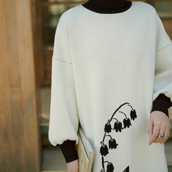 白底黑色花花 秋冬軟糯針織廓形寬鬆洋裝 新中式秋冬曡穿連身裙 第19張的照片