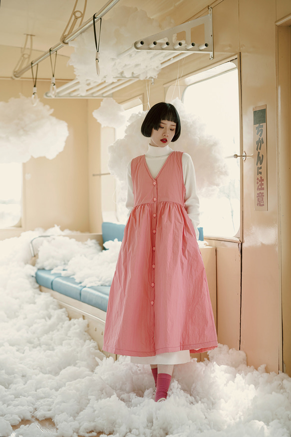 馬卡龍粉色 奶呼呼 A字版型無袖造型高腰寬鬆洋裝 秋冬曡穿連身裙 第15張的照片