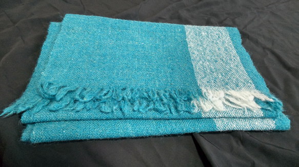 手紡ぎ手織り シェットランド 羊毛（ウール）ターコイズ白ラインマフラー 5枚目の画像