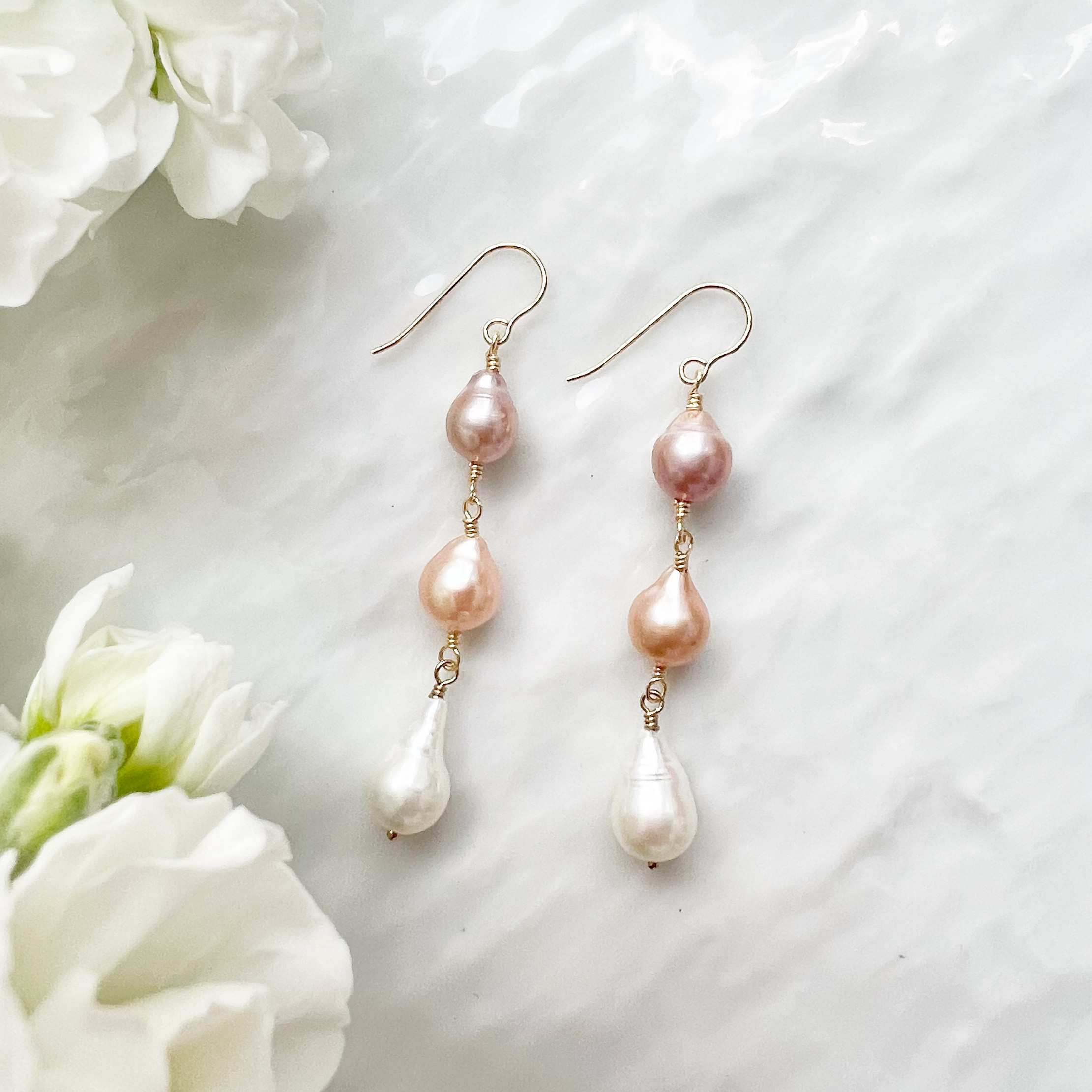 14KGF 天然ミックス淡水パール バロック ピアス Trio 4,277円