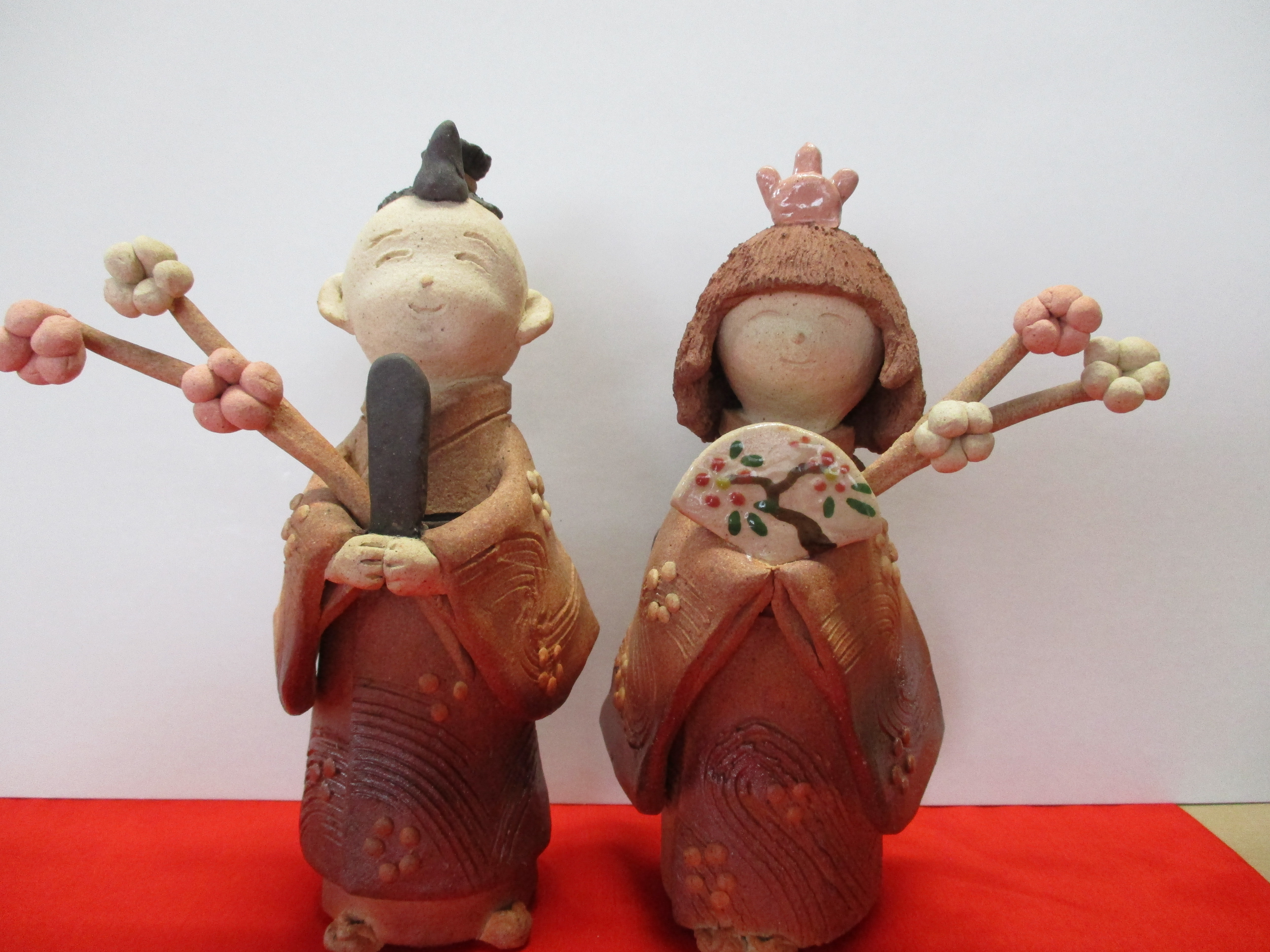 箱付】朱金 絵付け雛人形 内裏雛 粘土、陶土 （土類） ひな人形