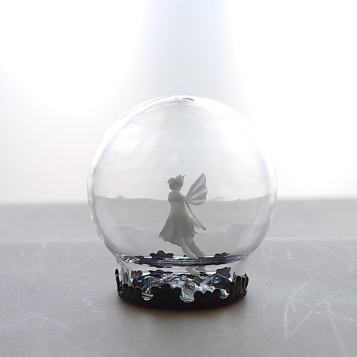 丸いガラスドームの中 の 妖精 ＊ 立体・オブジェ black-tail 通販