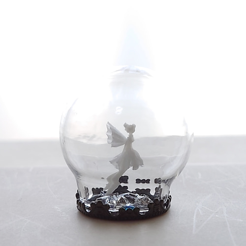 丸いガラスドームの中 の 妖精 ＊ 立体・オブジェ black-tail 通販